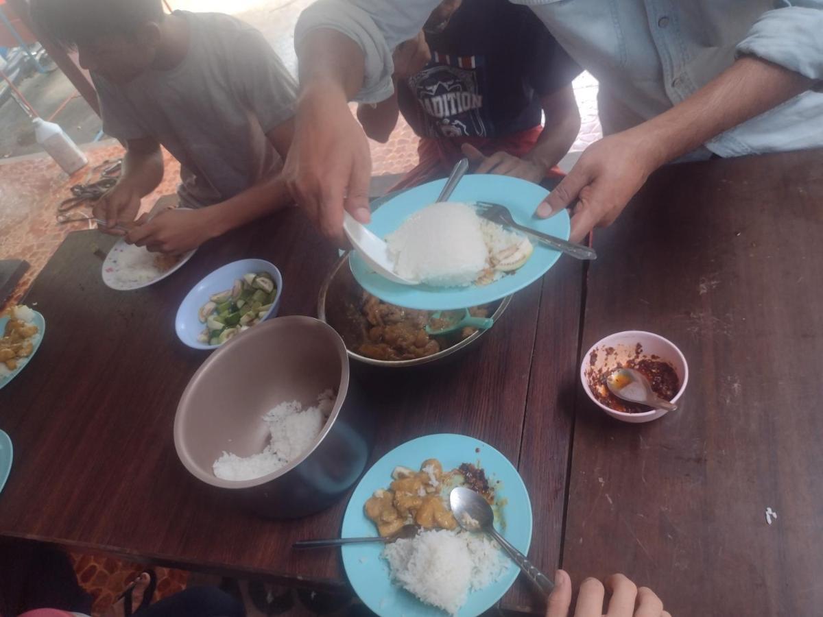 Mae Sot Commune Екстериор снимка