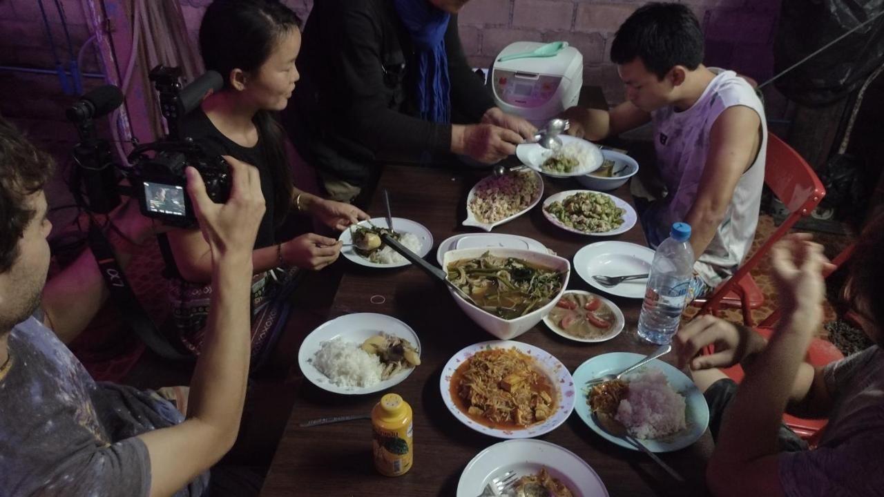 Mae Sot Commune Екстериор снимка