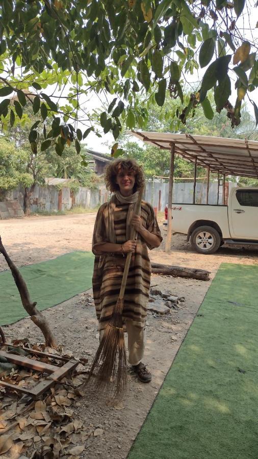 Mae Sot Commune Екстериор снимка